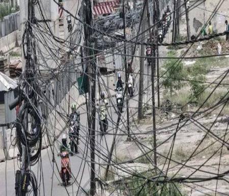 Ilustrasi DPRD minta Pemko Pekanbaru tertibkan kabel FO semrawut di jalan (foto/int)